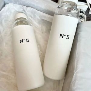 Blanc Minimalist Designer 5 bouteilles d'eau en verre d'été pour hommes et femmes, tasse à grande capacité à la mode avec boîte-cadeau