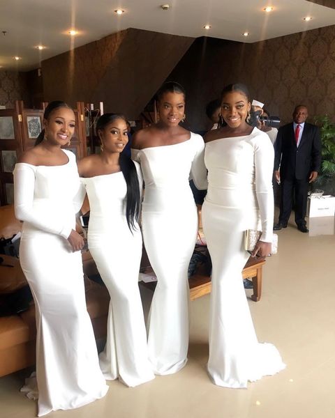 Vestidos de damas de honor de sirena modesta blanca 2019 Tallas grandes Sudafricano Simple Playa de verano larga Mangas largas Vestido de invitados de boda Barato en línea