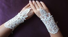 Blanc ou ivoire tout nouveau Tulle sans doigts Appliques longueur de poignet gants courts de mariée mariage Gloves8276051