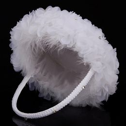 Cesta de flores de plumas de avestruz blanca para niña, cesta de flores de seda redonda elegante, recuerdos de boda, accesorio de boda 295Q