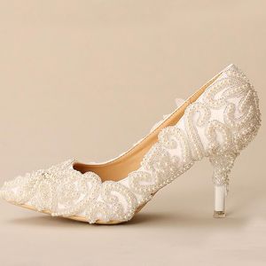 Perle blanche Perles Chaussures de mariée Nouveau designeur Superbe Mariage Chaussures de fête de mariage pointues Toile des talons blancs pour les chaussures de bal fiancée