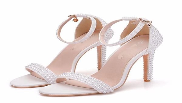 Sandales de robe de mariée de mariée en perle blanche avec bracelets de boucle mince talon ouvert sandales d'été fille soirée Pumps3814519