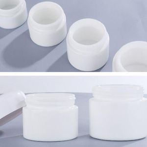 Porcelaine blanche Jar crème cosmétique 30g 50g Soins de la peau Verre Verre Verre Bouteilles Crème avec les couvercles blancs LCSAM