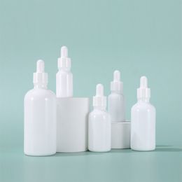 Bouteille d'huile fine en porcelaine blanche 10ml-100ML Bouteilles compte-gouttes en jade blanc Vente de stock