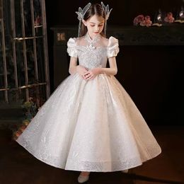 Blanc Prince Flower Girl Dres pour mariage 2023 Robe de bal High Neck Crystal Ruffles Ruffles Tiered Jirts