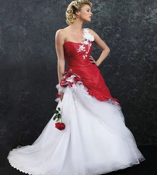 Vintage rojo blanco y vestidos de novia Un hombro Una línea Ruchada vestidos de novia largos 3D aplicaciones florales de corsé de cordero