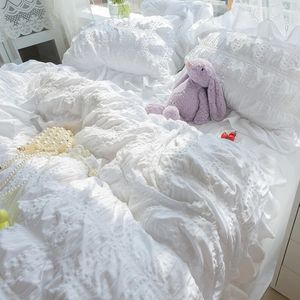 Cubierta de la cubierta de dudas de Seersucker con volantes blancos para niñas Juego de ropa de cama de princesa suave con cubiertas de almohadillas de sábana 3 PCS 4PCS 240524