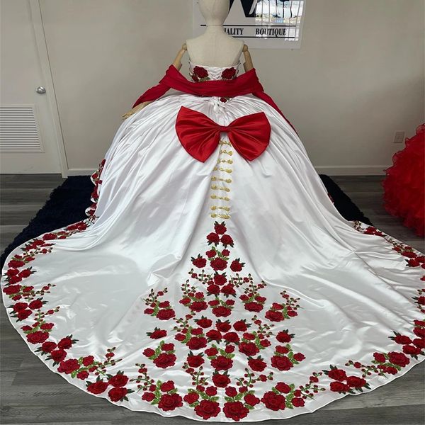 Satin blanc Mexicain Roses rouges broderie Quinceanera robes Tull à plusieurs niveaux avec arc robe de bal robe d'anniversaire à lacets doux 16 Dresse