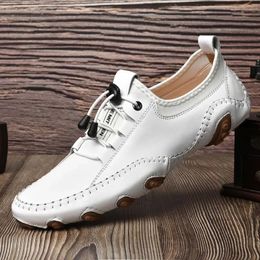 Zapatos blancos zapatos de frijoles blancos hombres transpirables zapatos casuales suaves conducir 240410