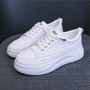 Chaussures blanches pour femmes, chaussures de sport décontractées et amincissantes, version coréenne, printemps 2022