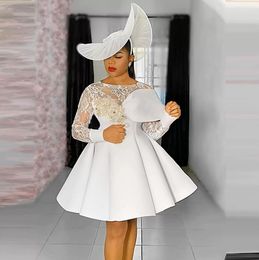 Vestido de cóctel corto blanco con cuentas de cuello transparente Apliques de manga larga Mini vestido de fiesta fruncido Fiesta formal Aso Ebi Vestidos