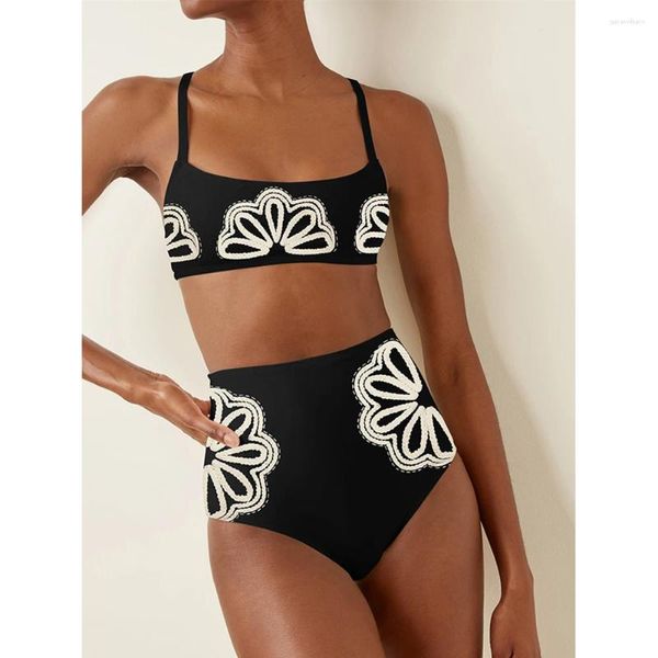 Bikinis de mode à imprimé simple blanc Swimsuit en deux pièces 2024 Chapeaux de bain élégants noirs pour femmes Souet de baignoires de vacances