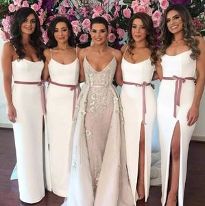 Witte spaghetti bandjes bruidsmeisje jurken op maat gemaakte slanke pasvorm een ​​lijnvloer lengte prom jurken met side split meid van erejurk
