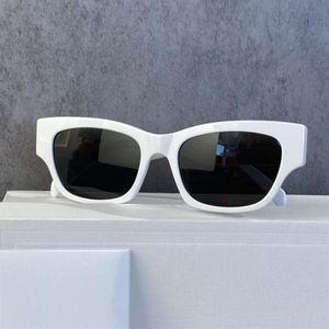 Lunettes de soleil carrées œil de chat blanches, verres gris foncé, accessoires de mode pour femmes avec boîte 197M