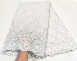 Tissu de dentelle de voile suisse blanc de haute qualité broderie d'oeillets doux tissus de lacets africains 2022 coton nigérian pour la couture de robe1906830