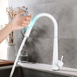 Witte aanraaksensor Keukenkranen Trek Smart Mixer Tap 2ways Sproeier Keukenkraan 360 Rotatie Heet Koud Water Taps Crane