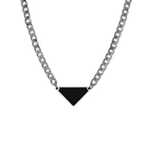 Witte driehoek hanger ketting ontwerper hiphop eenvoud zwart wit metaal cool chic emaille esthetische ontwerper sieraden kettingen herenketens zb011 f4