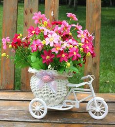 Conception de vélo tricycle blanc Conteneur de rangement de fleurs de bricolage Décoration de l'usine de mariage 6209265