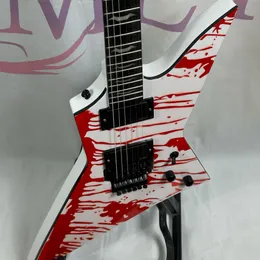 Guitarra elétrica de formato incomum branco com escala de jacarandá com padrão de sangue
