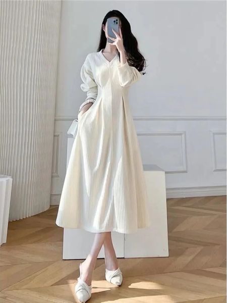 Robe française blanche à col en V pour femmes, Style Hepburn, taille amincissante, tempérament rétro, jupe longue de déesse, printemps automne, 240111