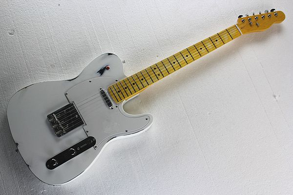 Guitare électrique de style vintage blanc avec manche en érable jaune, pickguard blanc, corps en tilleul, peut être personnalisé à votre demande.