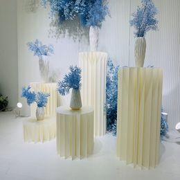 Piliers de support de piédestal de cylindre pliant de papier de décoration de mariage blanc pour les colonnes de support de Table de gâteau de passerelle de décors de partie