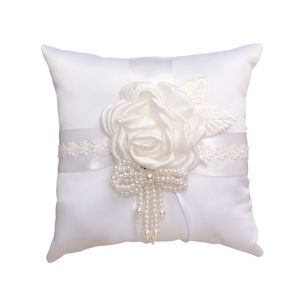 Oreiller d'alliances blanc avec panier de fleurs de rose en satin paniers de fille de mariée H-5714b