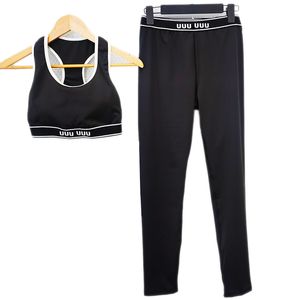 Noir Femmes Survêtements Lettres Sans Manches Yoga Tenues D'été Sec Rapide Sport Gym Débardeurs Leggings Ensemble Mode Été Luxe Designer Sportswear