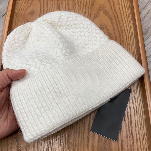 Baft tricot en laine blanche bonnet / bouchons de crâne Bonsieur d'hiver