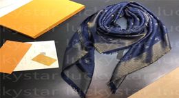 Whith Box 13 Color Swarves Luxury Winter Cashmere Scarps pour femmes et hommes Designer Mens Mens Scarf Fashion Femmes laine 140140CM5092725