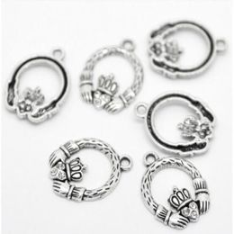 Whole-100pcs Antique Silver Tone Rhinestone Claddagh Ring Charm Pendants 25x18 mm hallazgos de joyas que hacen bricolaje completo J0506342p