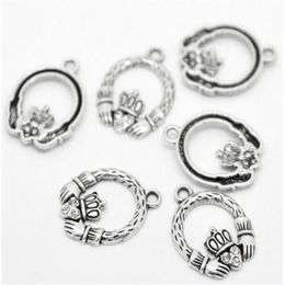 Todo-100 Uds. Colgantes de anillo Claddagh con diamantes de imitación en tono plateado antiguo, 25x18mm, accesorios para joyería, fabricación DIY entera J0506255F