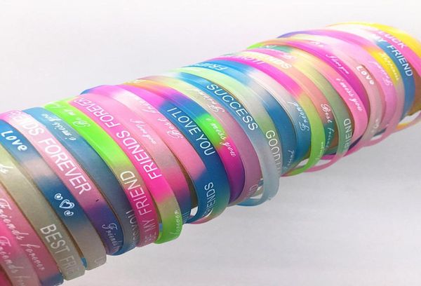 Mezcla completa de 100pcspack lote Luminoso Glow in the Dark Silicone Wutbands Bangle NUEVO Drop Mens Fiesta de fiesta para mujer 6489630