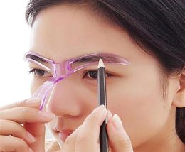 Entièrement 2016 Nouvelles femmes039 pochoirs de sourcils réutilisables Façonner le maquillage des sourcils de toilettage