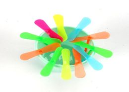 Entièrement 50pcs plastique drague mini-doigt Dragonfly Assortiment tourbillonnant un coffreur hélicoptère Birthday Pinata FILLERS Kids Party Toy F6178156