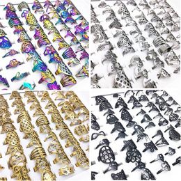 Anneaux en acier inoxydable 50pcs entiers Mix Styles argent or noir multicolore Laser Cut Steel bague pour hommes femmes drop shipp2208