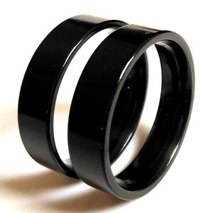 Entièrement 50pcs Unisexe Black Band anneaux larges de 6 mm anneaux en acier inoxydable pour hommes et femmes Anneau de fiançailles de mariage Friend Gift Party294Q