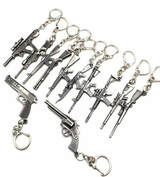 Modèle de pistolet de jeu de 50pcslots de 50pcslot clés de clés de clé Metal Alloy Keys Keys Holders Taille 6cm Blister Card Package Key Chains 6682118