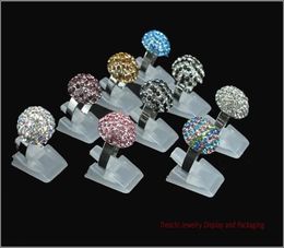 Hele 50pcslot populaire sieradendoos decoratie zwart witte heldere ringstandaard plastic ring display clasp sieraden displays houder3840876