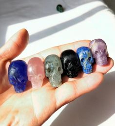 Calavera de cristal de cuarzo tallada de colores naturales de 6 piezas para curar Reiki sin pulir 4659844