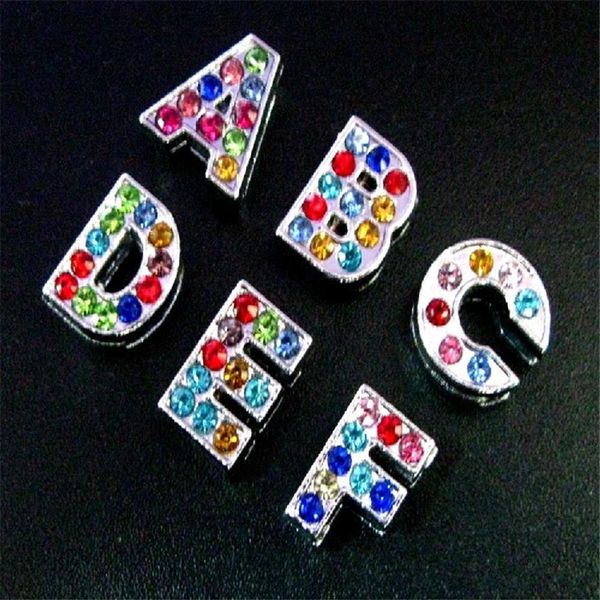 Todo 8mm 130pcs / lot A-Z Colored diamantes de imitación completos Letras deslizantes DIY Alfabeto Accesorios aptos para pulsera de cuero de 8mm keychai272n