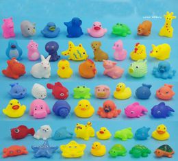 Juguetes de baño para bebés enteros agua ducha agua flotando chillidos patos amarillos lindos