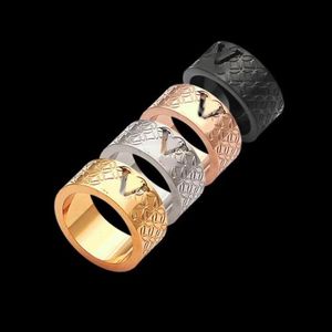 Anillos de banda entera Tamaño 6 7 8 9 Anillo a cuadros de flores de cuatro hojas en forma de V hueco de acero de titanio para mujeres y hombres boda de diamantes jew277U