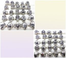 Lot en vrac entièrement 100pcs Styles Top Méxage Skull Anneaux Skeleton Bijoux Men039 Gift Party Favor Men Biker Rings Man Brand de bijoux 1237107