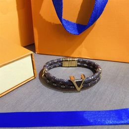 Toda a moda pulseiras femininas pulseira designer sorte carta jóias couro falso 18k banhado a ouro pulseira de aço inoxidável women315o