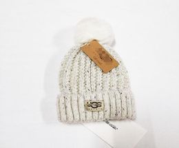 Hele hoogwaardige winterkappen hoeden vrouwen en mannenboanies met echte rcoon bont pompoms warme meid cap snapBK5892337