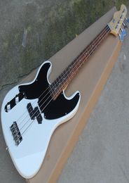 Hele linkshandige 4 snaren witte elektrische bas gitaar met 2 pickupsroSewood fretboardblack pickguard3477806
