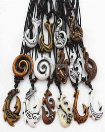 Lot entièrement 15pcs bijoux hawaïens mixtes imitation os sculptée nz maori crochet de poisson pendent