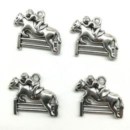 Lot entier 50 pièces chevalier cheval antique argent breloques pendentifs résultats de bijoux bricolage pour collier bracelet 17 20mm DH0809290O