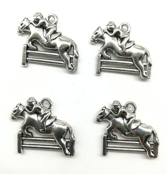 Lot entièrement 50pcs chevalier cheval antique charmes argentés pendentifs joelry Résultats bricolage pour bracelet de collier 1720 mm DH08097289199